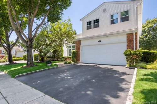 89 Hamlet Dr, Commack, NY, 11725-4441 | Card Image