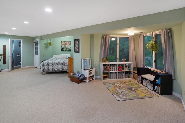 Family Room | Image 39