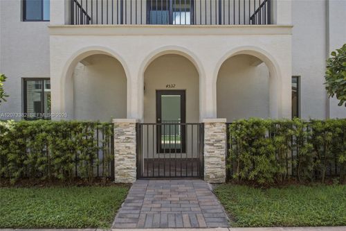 0-4532 Nw 83rd Psge, Doral, FL, 33166-5953 | Card Image
