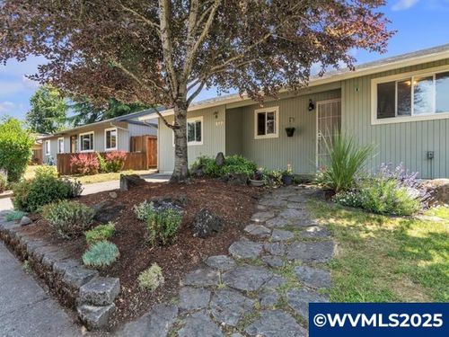 640 Maple St, Aumsville, OR, 97325-8955 | Card Image