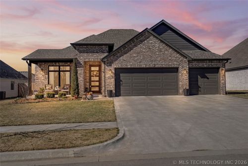 10726 S 281st East Ave, Coweta, OK, 74429-9012 | Card Image