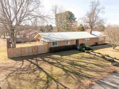 1703 W Moore St, Heber Springs, AR, 72543-2828 | Card Image