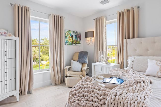 261-W-Seaview-Drive-master-bedroom-c | Image 12