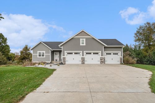 8423 76th St Se, Alto, MI, 49302-9286 | Card Image