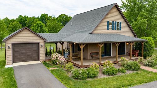 67 Continental Dr, Hillsville, VA, 24343-5662 | Card Image