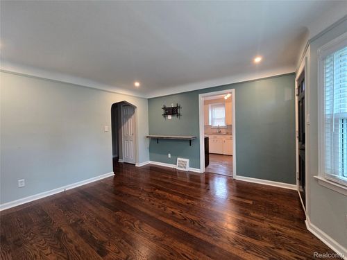 203 Wilson Ave, Royal Oak, MI, 48067-2946 | Card Image
