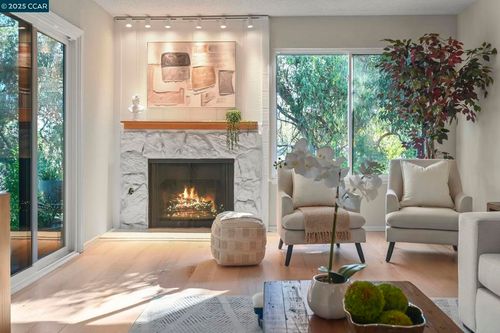 1566 Ashwood Dr, Martinez, CA, 94553-5345 | Card Image