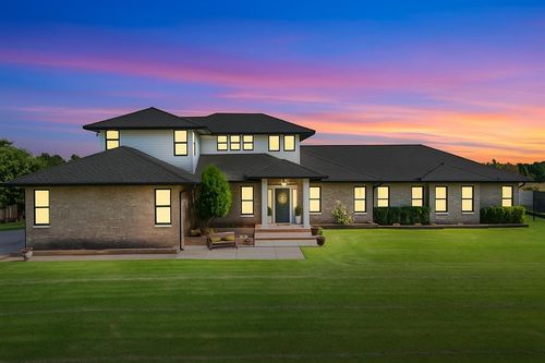 7941 E Sorghum Mill Rd, Edmond, OK, 73034-9527 | Card Image