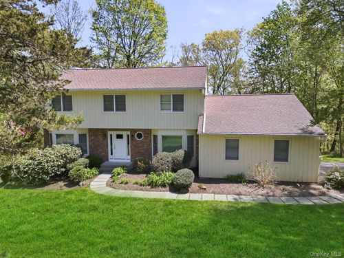 35 Woodcrest Dr, North Castle, NY, 10504-2904 | Card Image