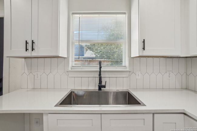 620 W Euclid Ave, House other with 2 bedrooms, 1 bathrooms and null parking in San Antonio TX | Image 10
