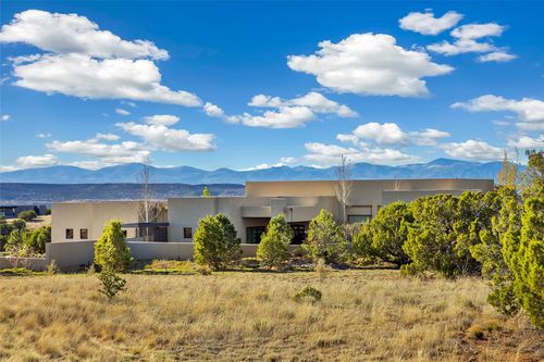 2 Via Oso, Santa Fe, NM, 87506-8920 | Card Image