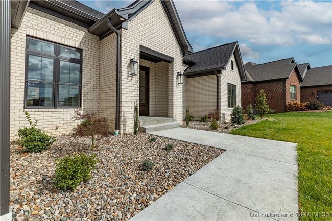 2034 Andres Way, Home with 5 bedrooms, 4 bathrooms and null parking in Floyds Knobs IN | Image 4