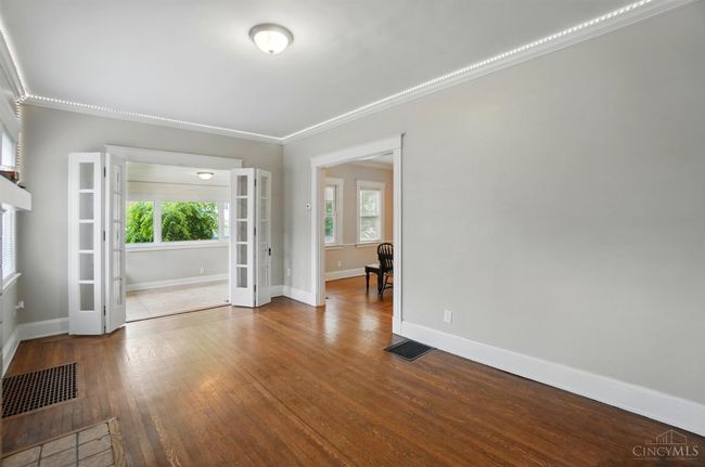3933 Vine St, House other with 2 bedrooms, 2 bathrooms and null parking in Cincinnati OH | Image 5