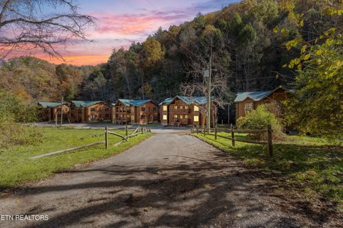 315 Caney Creek Rd, Pigeon Forge, TN, 37863-4710 | Card Image