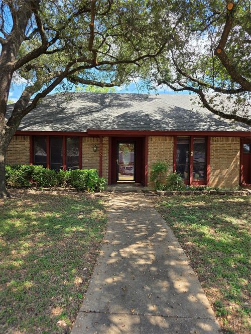 1115 Green River Trl, Cleburne, TX, 76033-6114 | Card Image