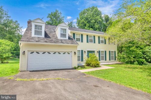 6050 Greenway Ct, MANASSAS, VA, 20112-3049 | Card Image
