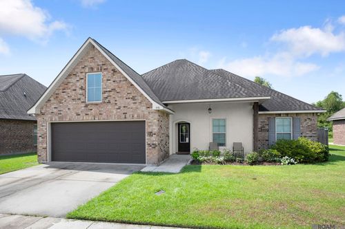 976 Cedar Trail Ave, Zachary, LA, 70791-8207 | Card Image