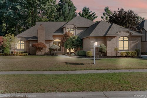 9039 Oakridge Trail Trail, Shelby Charter Township, MI, 48317 | Card Image