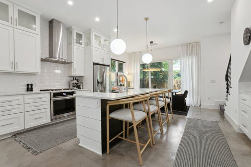 a-1904 W 39th St, Austin, TX, 78731-6017 | Card Image