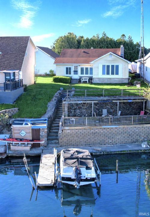 4863 E Elmer Girtz Dr, Monticello, IN, 47960-6921 | Card Image