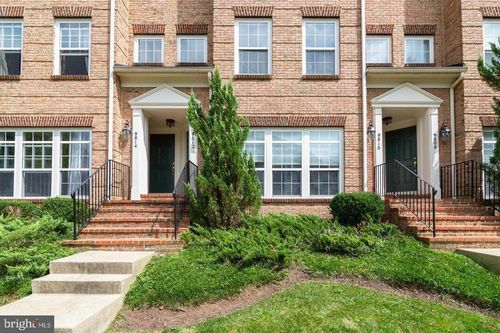 9812 Pickens Pl, MANASSAS PARK, VA, 20111-7000 | Card Image