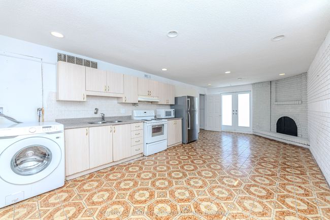 28 Sawmill Rd, House attached with 4 bedrooms, 3 bathrooms and 3 parking in North York ON | Image 30