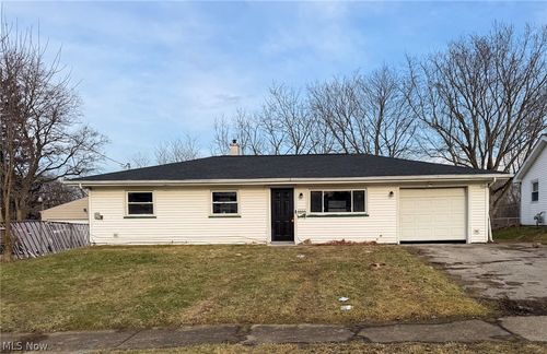 3232 Elmhill Dr Nw, Warren, OH, 44485-1336 | Card Image