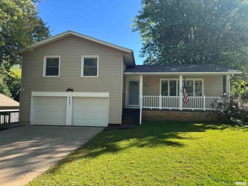 217 N 8th St, Le Claire, IA, 52753-9610 | Card Image