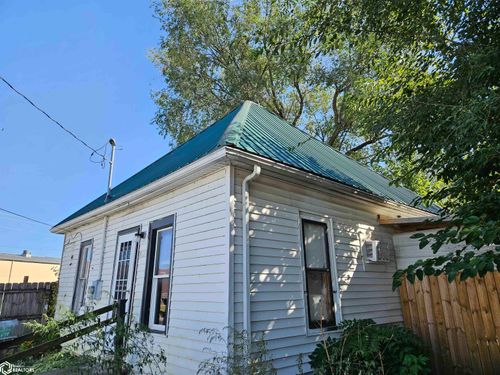 818 Dewey St, Ottumwa, IA, 52501-4307 | Card Image