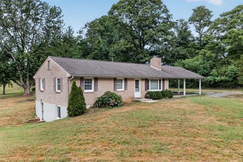 1069 Pecks Rd, Bedford, VA, 24523-4904 | Card Image