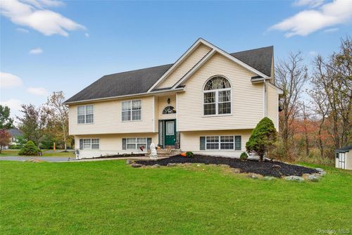 2 Berkeley Ct, Highland Mills, NY, 10930-2601 | Card Image