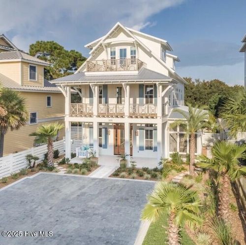 2103 Evans St, Morehead City, NC, 28557-3934 | Card Image