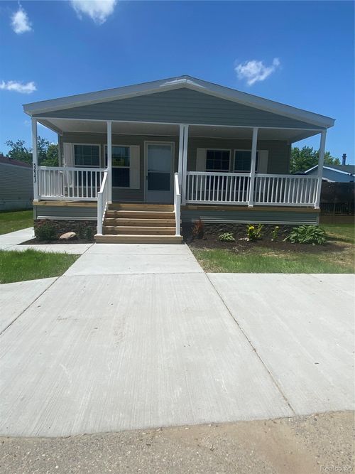 52543 Potomac Ct, Chesterfield, MI, 48051-2266 | Card Image