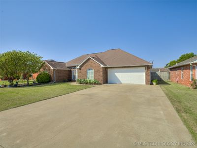 2219 Apple Blossom Lane, House other with 3 bedrooms, 2 bathrooms and null parking in McAlester OK | Image 2