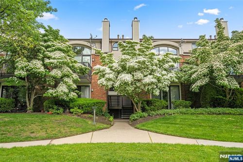 9 Carlyle Ct, Teaneck, NJ, 07666-6491 | Card Image