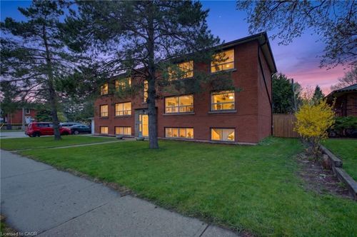 72 Hoffman St, Kitchener, ON, N2M3M9 | Card Image