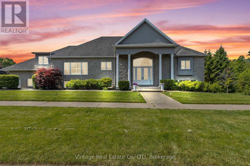 3689 Cardinal Dr, Niagara Falls, ON, L2H2Y1 | Card Image