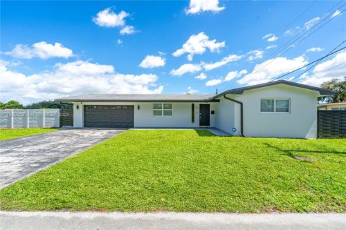 1621 Nw 85th Way, Pembroke Pines, FL, 33024-4839 | Card Image