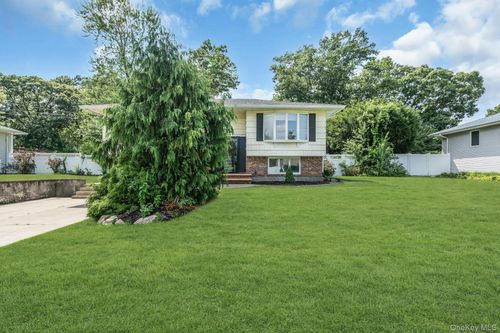 20 Hunter Pl, Smithtown, NY, 11787-3005 | Card Image