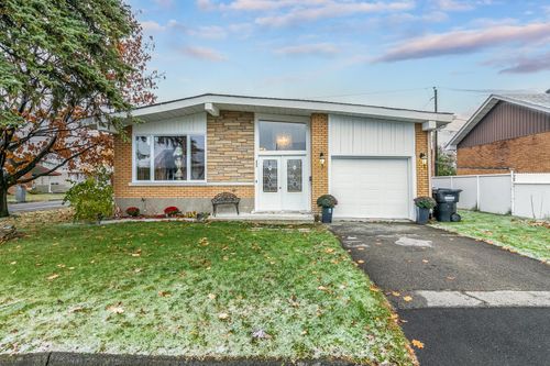 235 Rue Bissonnette, Salaberry de Valleyfield, QC, J6T3R5 | Card Image