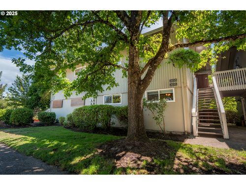 2031 W 14th Pl, Eugene, OR, 97402-3408 | Card Image