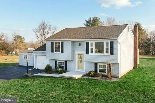 2 Dutton Rd, NEW FREEDOM, PA, 17349-9318 | Card Image