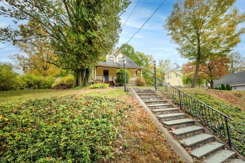 221 N Greeley Ave, Chappaqua, NY, 10514-3411 | Card Image