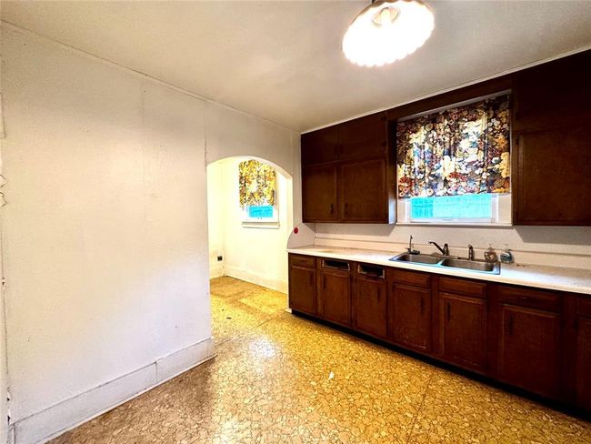 Room for a table in the kitchen area | Image 16