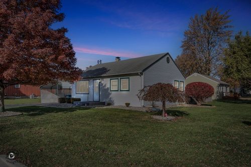 1071 E Broadway St, Bradley, IL, 60915-1801 | Card Image