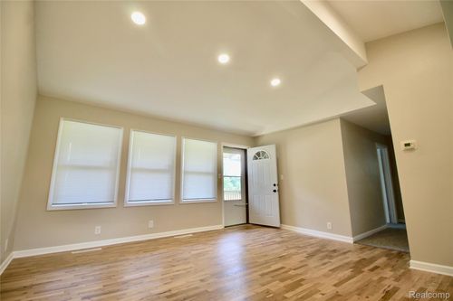 9116 Maplewood Dr, Clio, MI, 48420-9764 | Card Image
