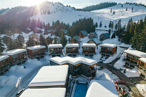 111 Pass Life Way, Snoqualmie Pass, WA, 98068-5002 | Card Image