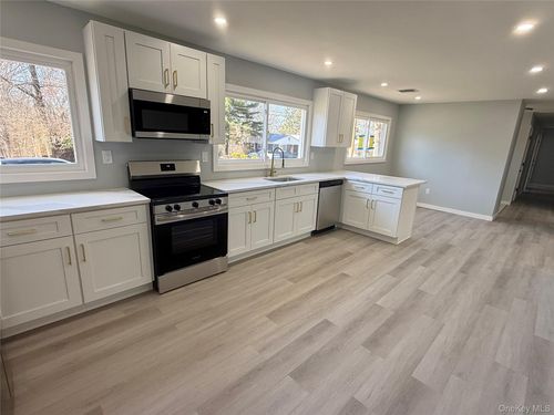 51 Wileman Ave, Walden, NY, 12586-1037 | Card Image