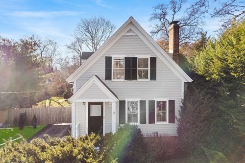 29 Cottage St, Wellesley, MA, 02482-6948 | Card Image