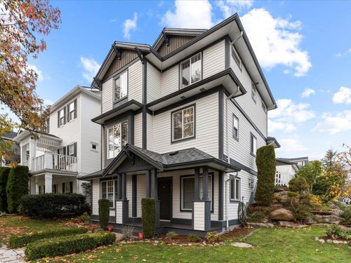 {{alt}} | Card Image